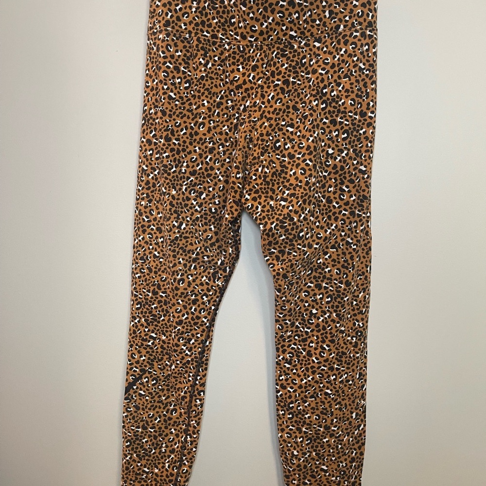 Nike Women’s Cheetah Animal Print  Comfort Soft Leggings size Medium - Picture 5 of 10